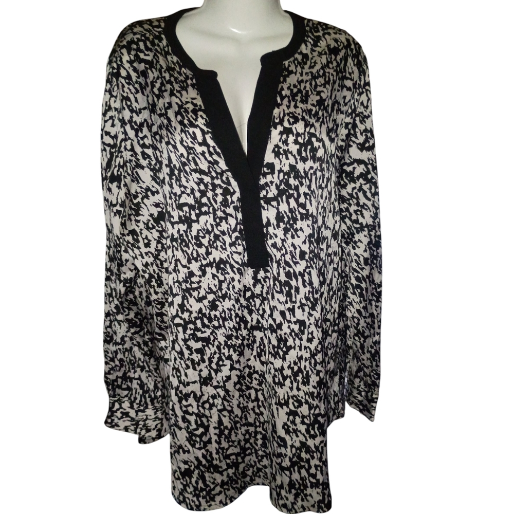 🦋Vince Camuto Monochrome Abstract Blouse Size M